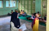 KBM di SDN 127 Rejang Lebong Terpaksa Lesehan karena kekurangan meja dan kursi