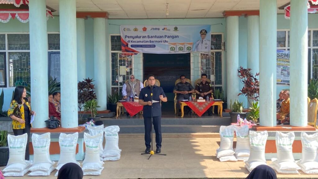 Plt Bupati Rejang Lebong dalam Kegiatan Penyaluran Bantuan Pangan
