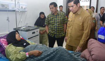 Plt Bupati dan Ketua DPRD Rejang Lebong jenguk pasien RSUD Rejang Lebong