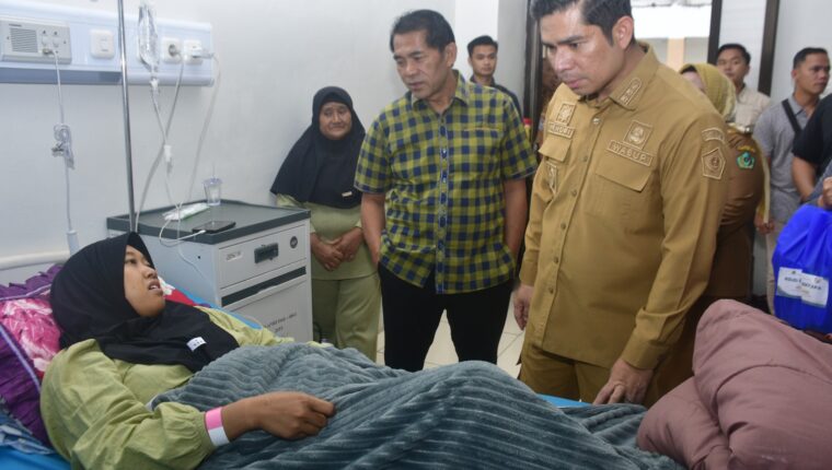 Plt Bupati dan Ketua DPRD Rejang Lebong jenguk pasien RSUD Rejang Lebong