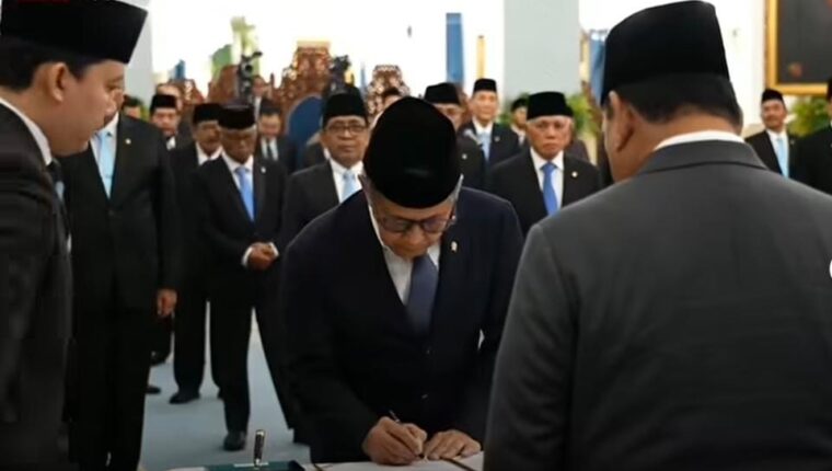 Rocky Gerung resmi dilantik Presiden Republik Indonesia Prabowo Subianto sebagai anggota Dewan Pertimbangan Presiden