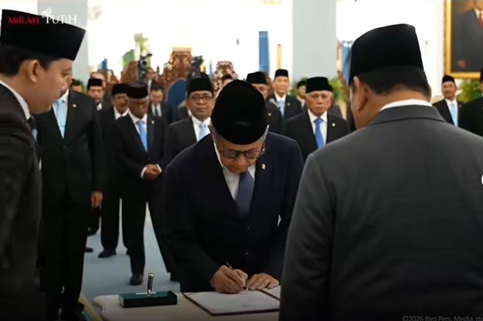 Rocky Gerung resmi dilantik Presiden Republik Indonesia Prabowo Subianto sebagai anggota Dewan Pertimbangan Presiden