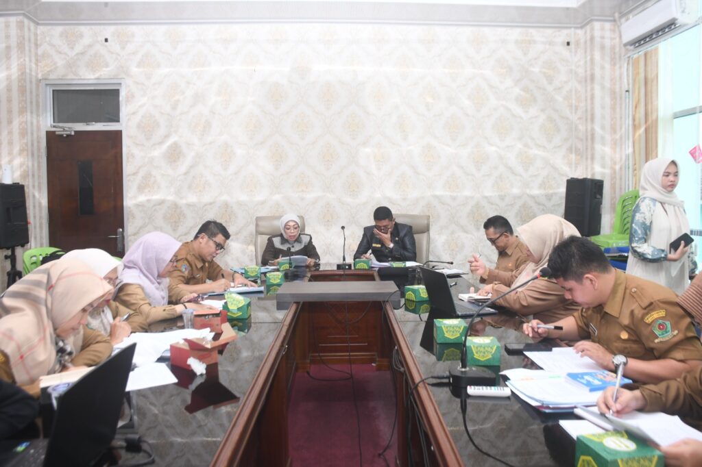 rapat penetapan Surat Keputusan (SK) penerima Bantuan Stimulan Rumah Swadaya yang digelar di Ruang Rapat Sekda Rejang Lebong, Selasa 6 Oktober 2026.