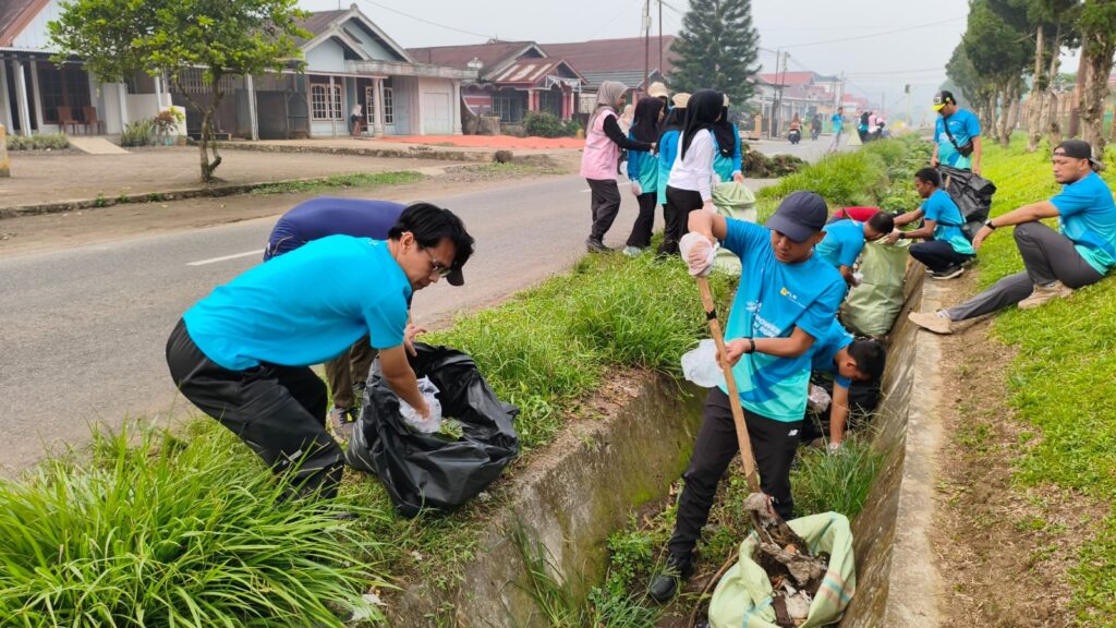 PLN Indonesia Power Unit Bisnis Pembangkitan (UBP) Bengkulu menggelar kegiatan InPower Eco Action 2026 bersama masyarakat Kelurahan Ujan Mas Atas, Jumat 9 Oktober 2026.