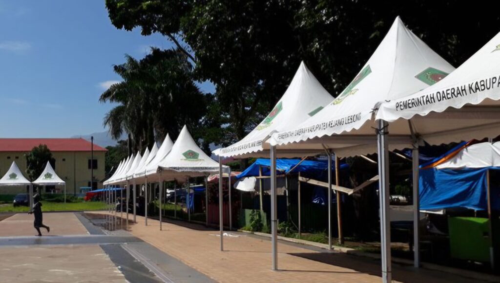 stand UMKM di Lapangan Dwi Tunggal Curup