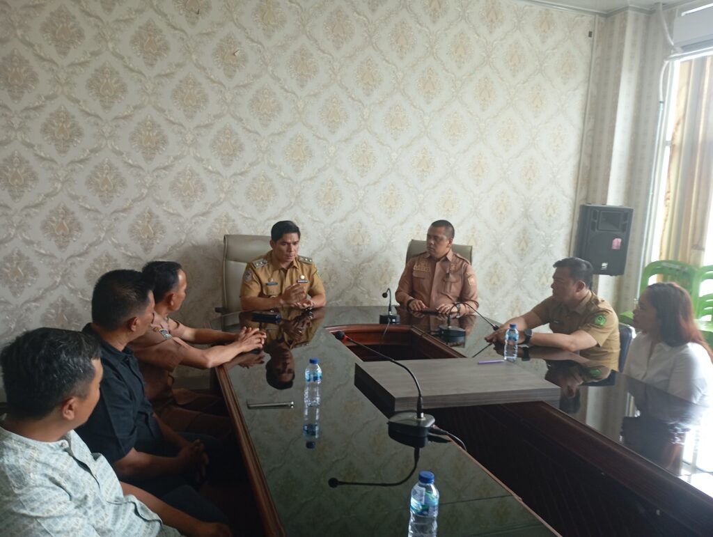 BUMDes Sumber Rezeki Desa Air Bening audiensi bersama Pelaksana Tugas (Plt.) Bupati Rejang Lebong, Dr. H. Hendri Praja, S.STP., M.Si., di Ruang Rapat Sekretaris Daerah, Selasa 20 Oktober 2026.