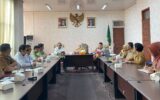Rapat tindak lanjut penyelesaian sewa lahan PT Agrotea Bukit Daun sekaligus pembahasan perizinan yang berlangsung di Ruang Rapat Bupati Rejang Lebong, Selasa 27 Oktober 2025