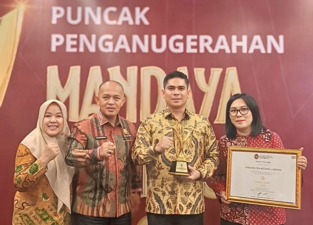 Plt Bupati Rejang Lebong, Dr. H. Hendri, S.STP., M.Si., usai meraih penghargaan dalam ajang Mandaya Awards dan Innovilleague 2026 yang digelar Selasa 27 Oktober 2026.