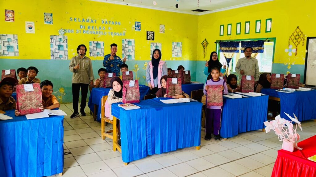 PLN Indonesia Power UBP Bengkulu Salurkan Bantuan untuk SDN 57 Bengkulu Tengah