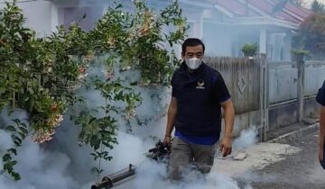 PMW Melakukan fogging atau pengasapan di kawasan Kelurahan Tasik Malaya, Kecamatan Curup Utara